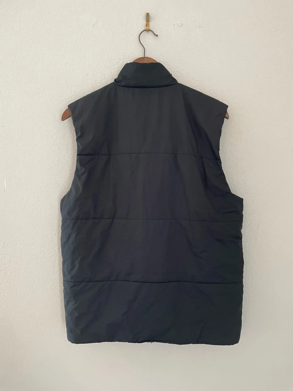 Vuori Echo Insulated Vest 2.0 Black Medium Puff - Picture 8 of 9